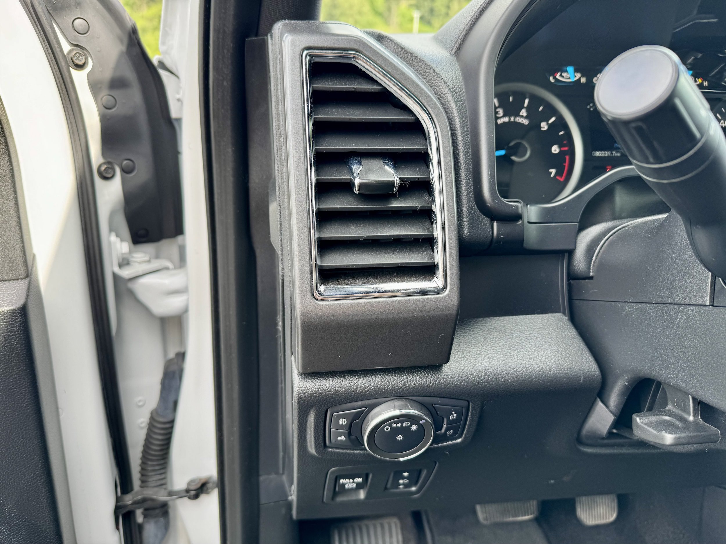 Used 2017 Ford F150 XLT w/ Equipment Group 301A Mid AWD/4WD image 19