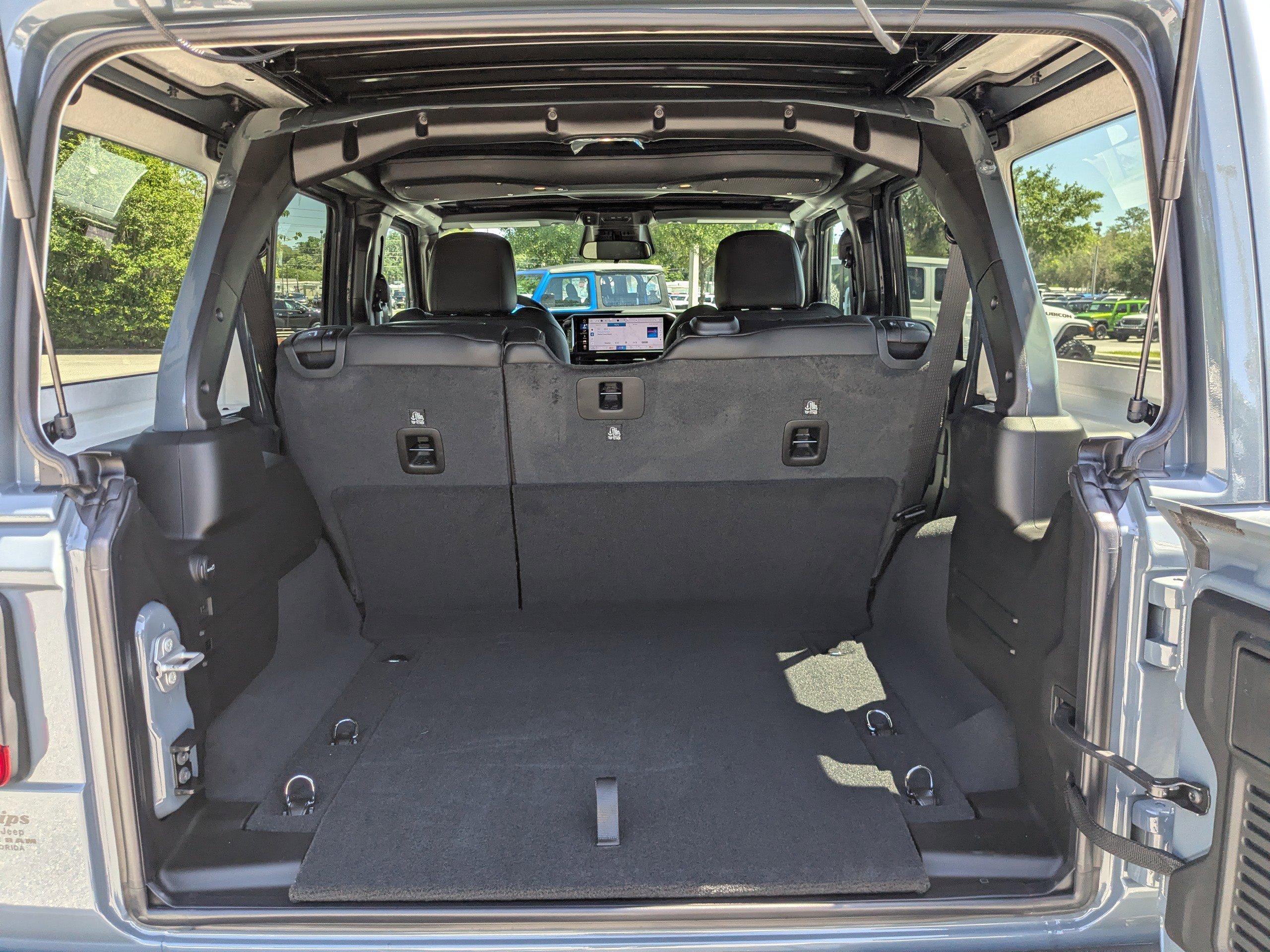 New 2026 Jeep Wrangler Unlimited Sahara AWD/4WD image 12