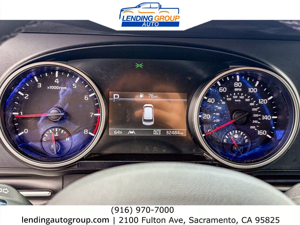 Used 2022 Kia Carnival LX FWD image 23