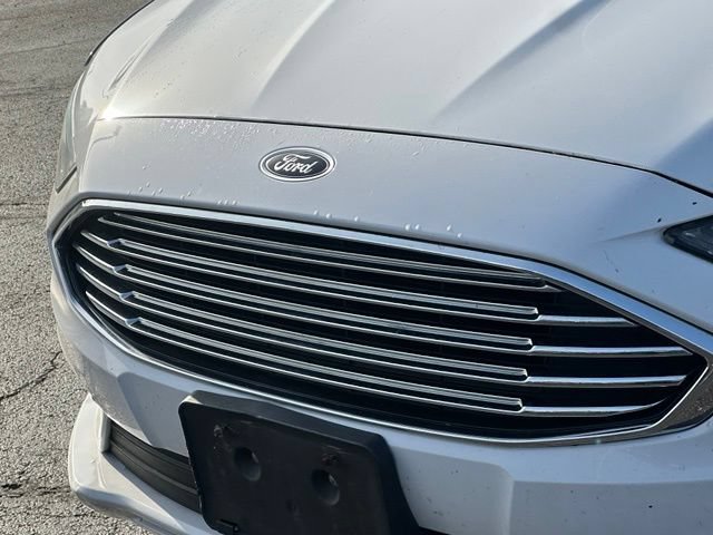 Used 2017 Ford Fusion SE w/ Fusion SE Technology Package FWD image 6