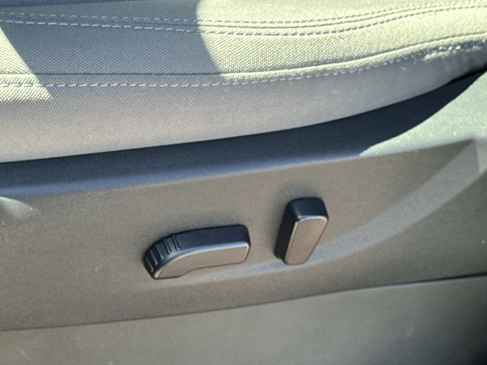 Used 2024 Nissan Frontier SV w/ SV Convenience Package image 21