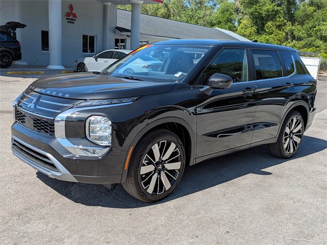 New 2025 Mitsubishi Outlander SE image 8