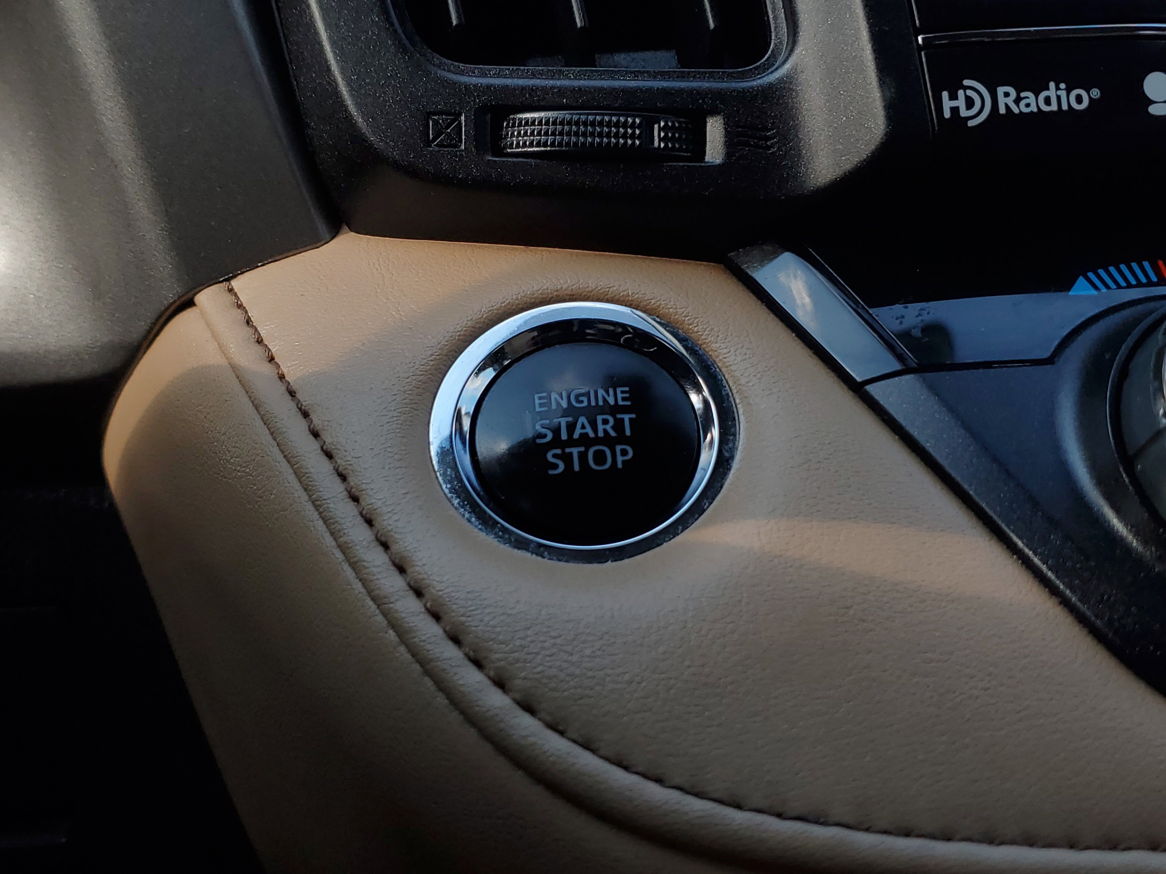 Used 2018 Toyota RAV4 XLE FWD image 29