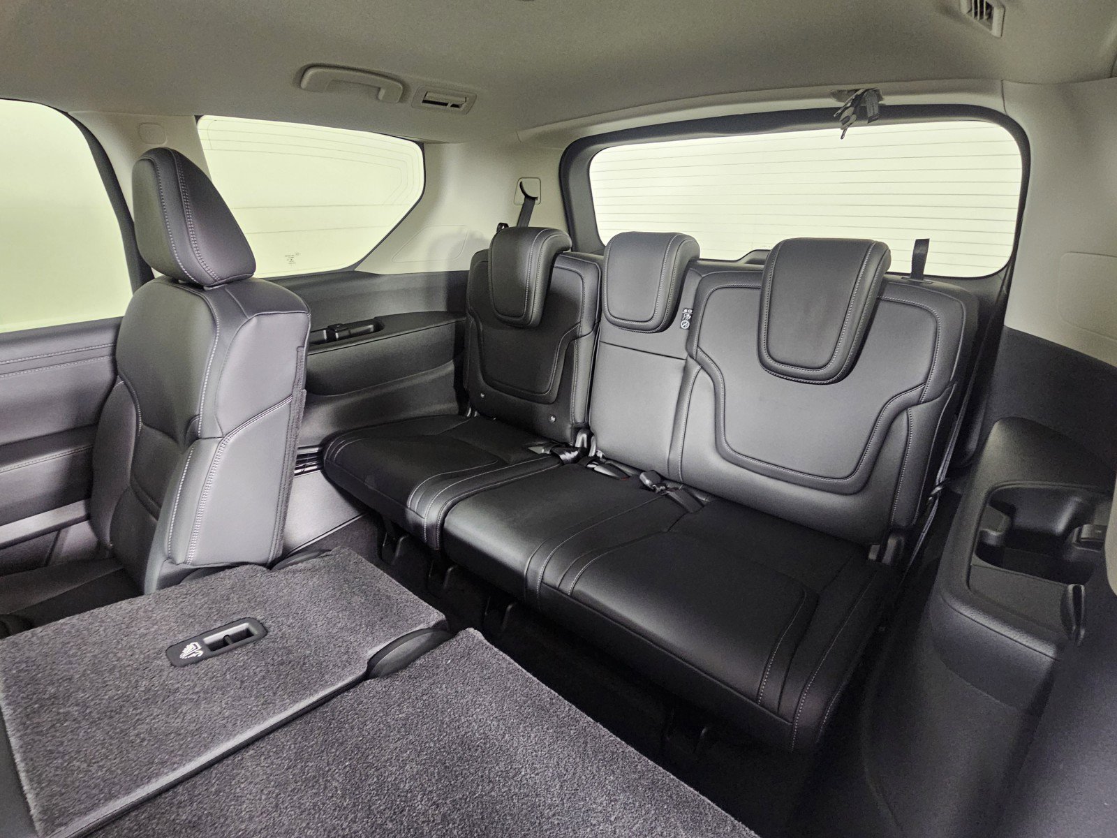 New 2026 Nissan Armada SV image 20