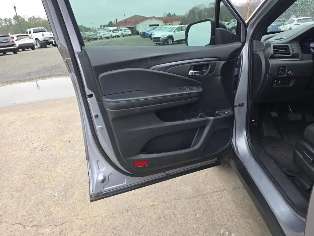 Used 2022 Honda Pilot Sport image 37