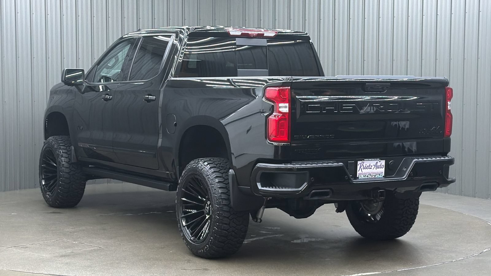 Used 2026 Chevrolet Silverado 1500 High Country w/ Midnight Edition AWD/4WD image 3