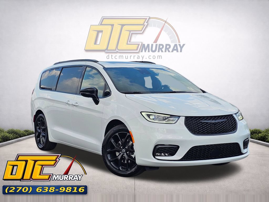 New 2026 Chrysler Pacifica Limited w/ Uconnect Theater Family Group FWD image 1
