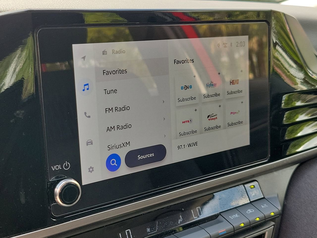 Used 2025 Toyota Camry LE w/ Convenience Package image 25