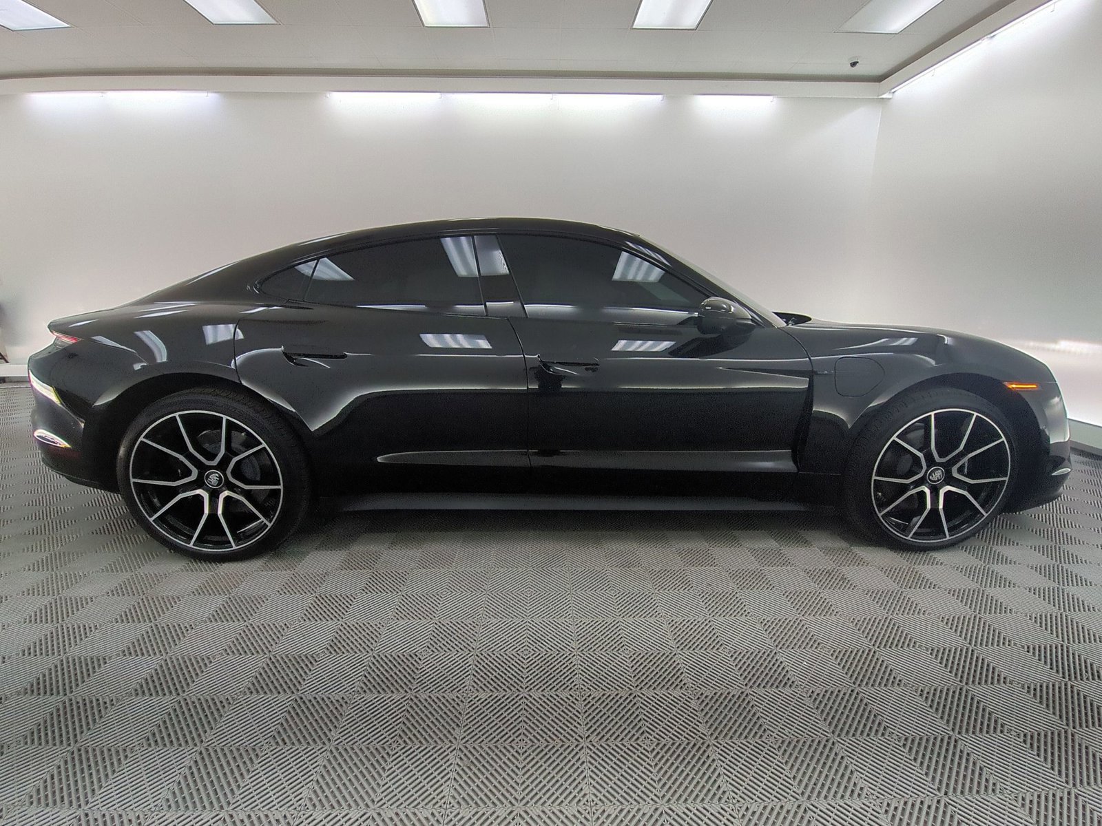 Certified 2024 Porsche Taycan 4S image 8