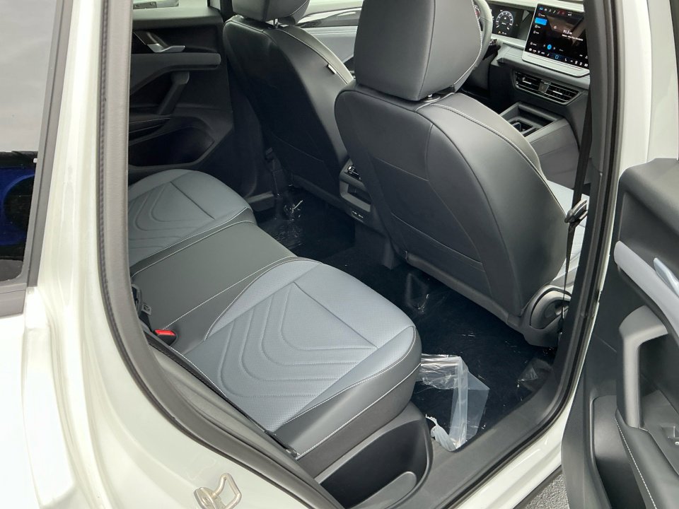New 2026 Volkswagen Tiguan SE R-Line AWD/4WD image 28