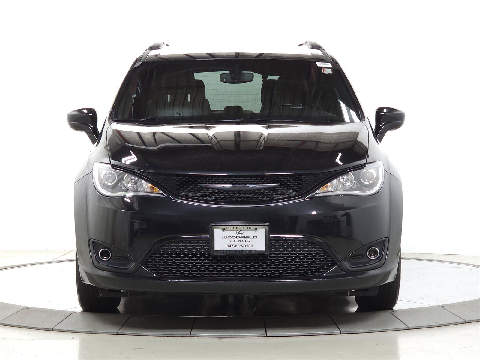 Used 2020 Chrysler Pacifica Touring-L w/ Premium Audio Group AWD/4WD image 2