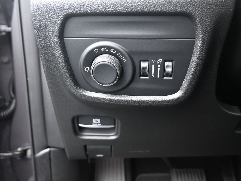 New 2025 Jeep Grand Cherokee L Laredo w/ Luxury Tech Group I image 35