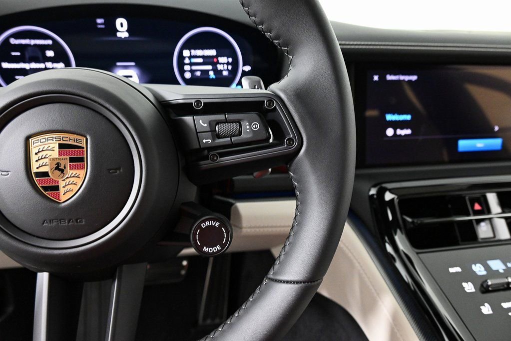 Used 2025 Porsche Panamera image 11