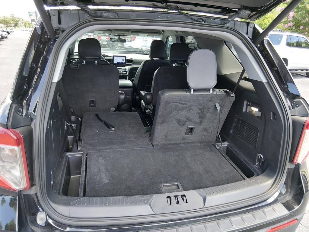 Used 2023 Ford Explorer XLT w/ Equipment Group 202A RWD image 15