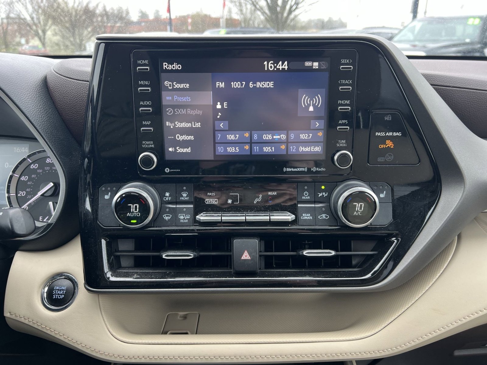 Used 2022 Toyota Highlander XLE image 18