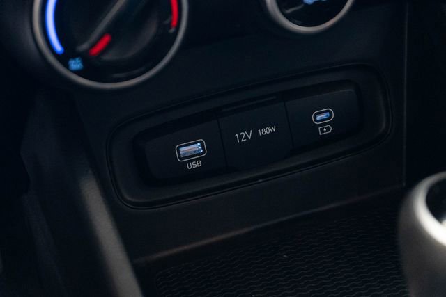 Used 2025 Hyundai Venue SE image 22