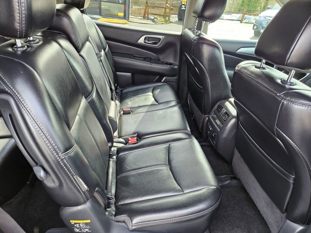 Used 2020 Nissan Pathfinder SL image 14