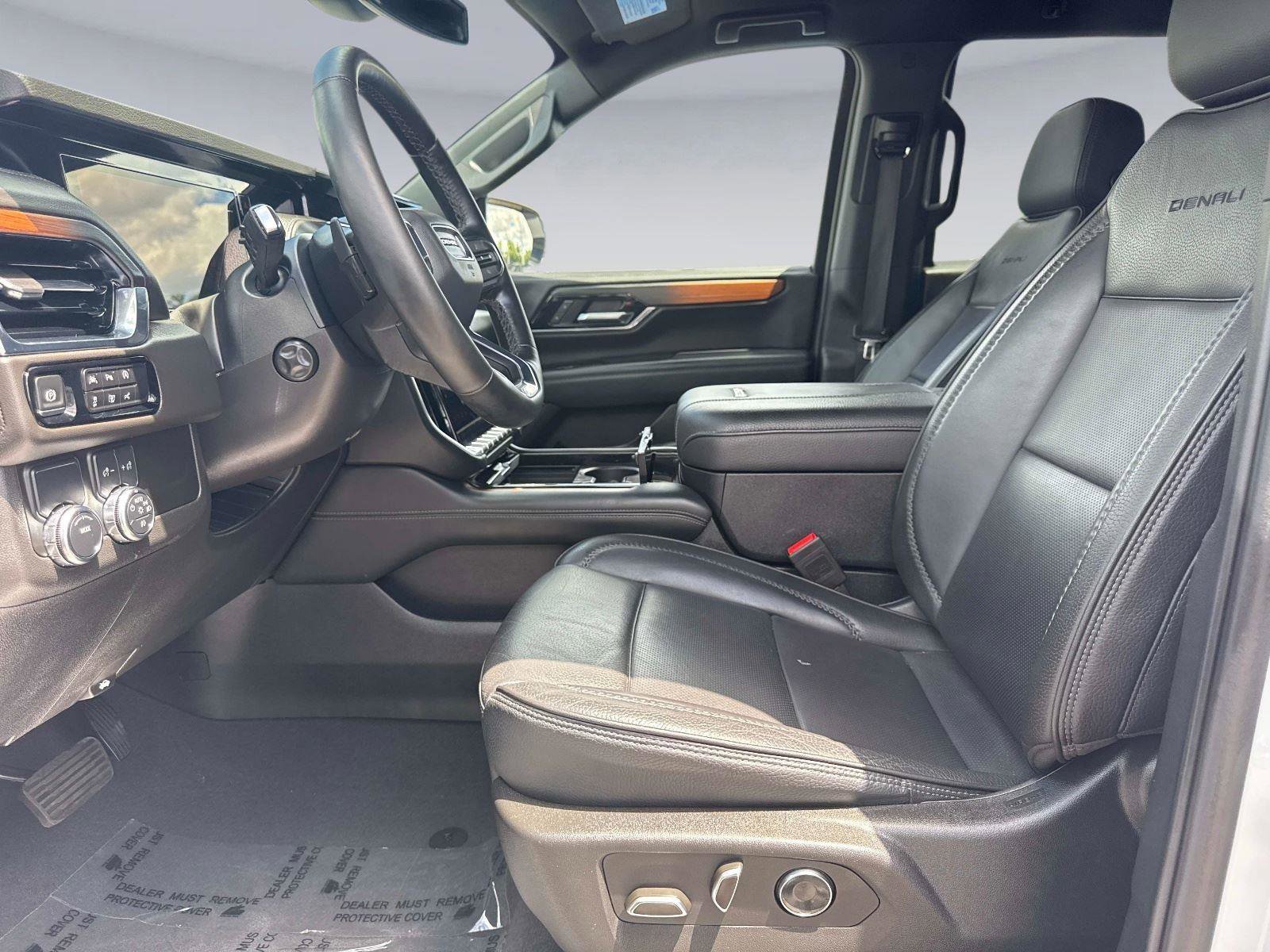 Used 2025 GMC Yukon Denali RWD image 23