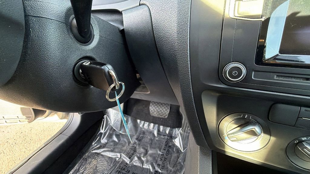 Used 2017 Volkswagen Jetta S image 17