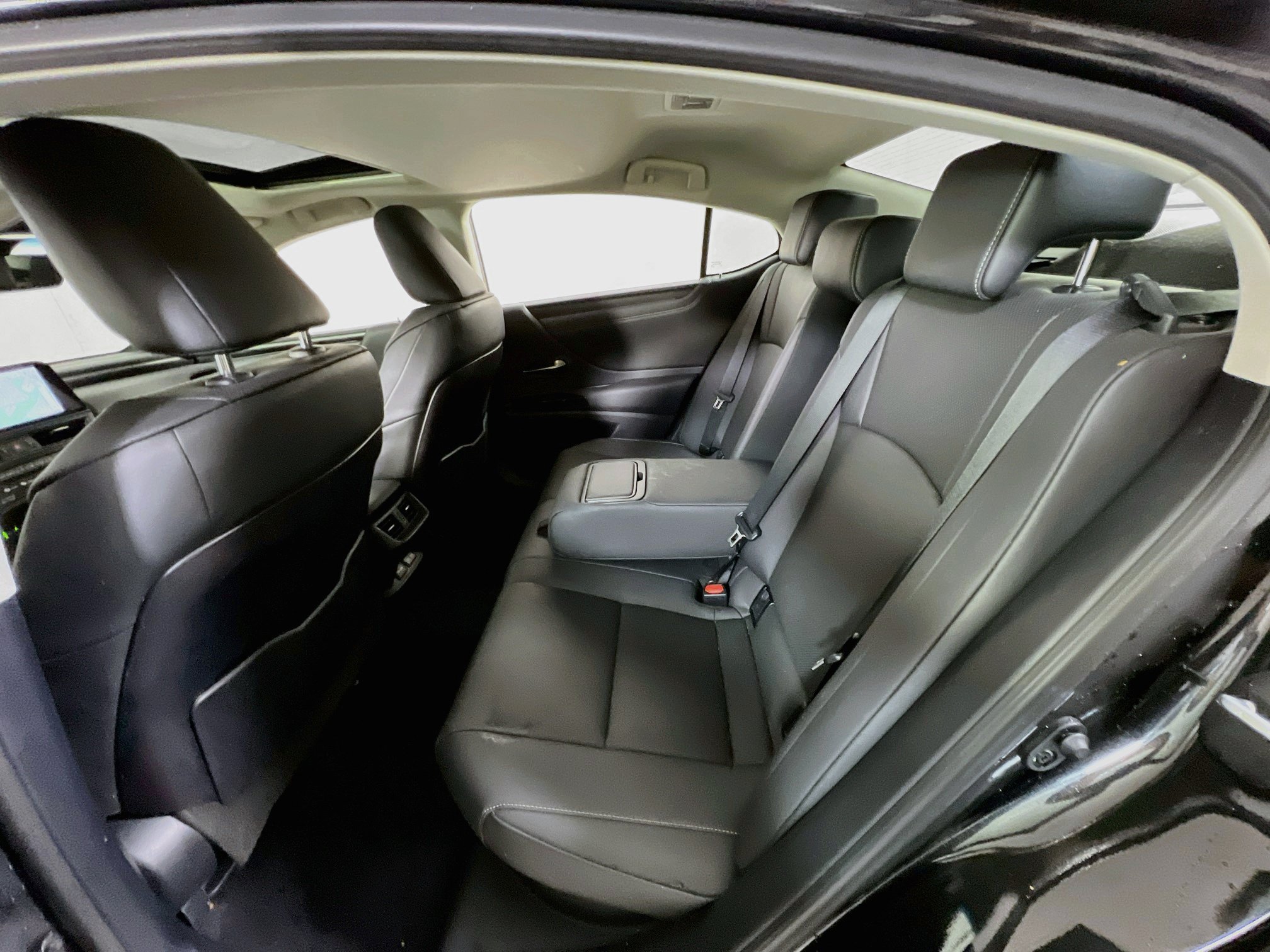 Used 2024 Lexus ES 300h w/ Premium Package FWD image 25
