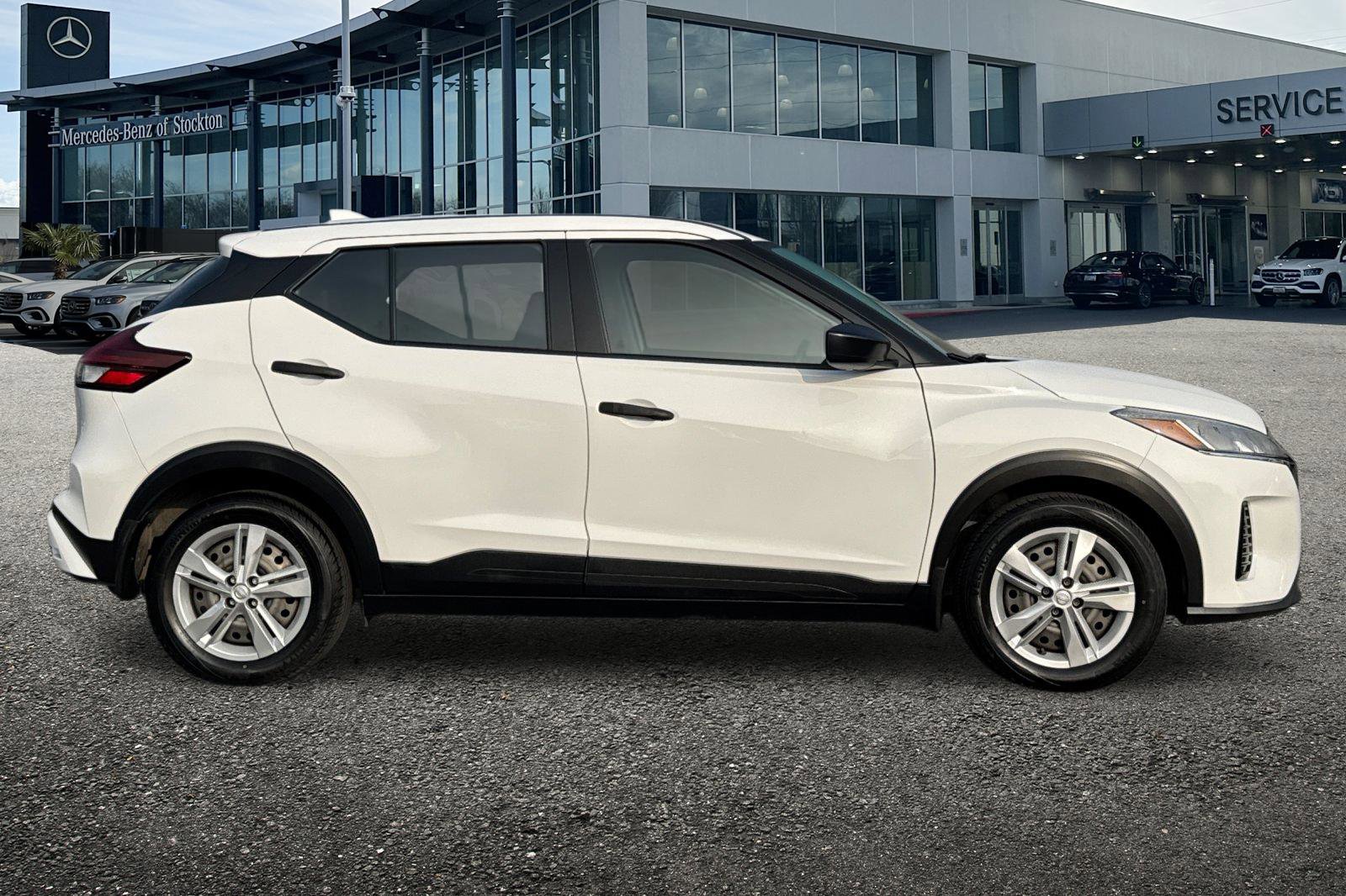 Used 2023 Nissan Kicks S image 3