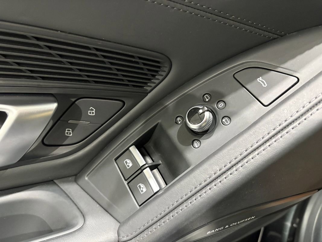 Used 2021 Audi R8 V10 w/ Premium Package image 37