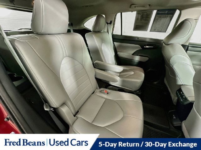 Used 2023 Toyota Highlander XLE AWD/4WD image 36