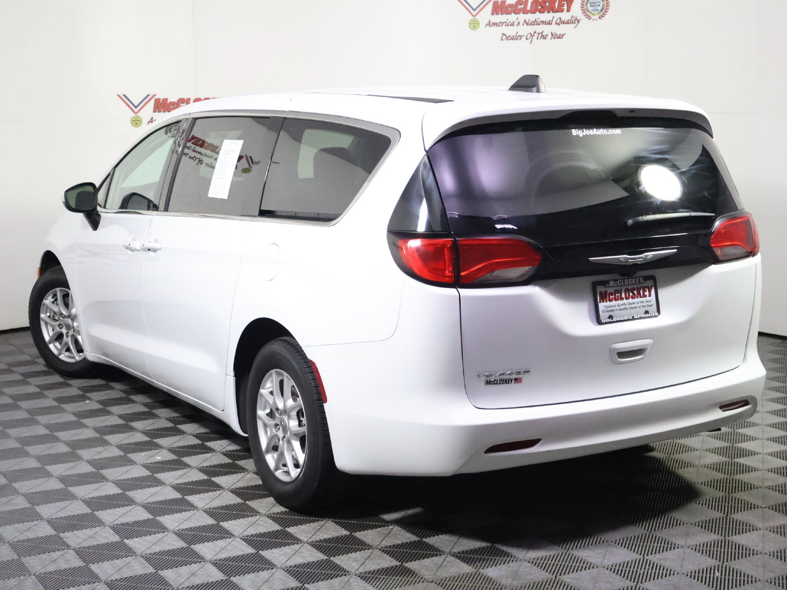 Used 2023 Chrysler Voyager LX FWD image 15