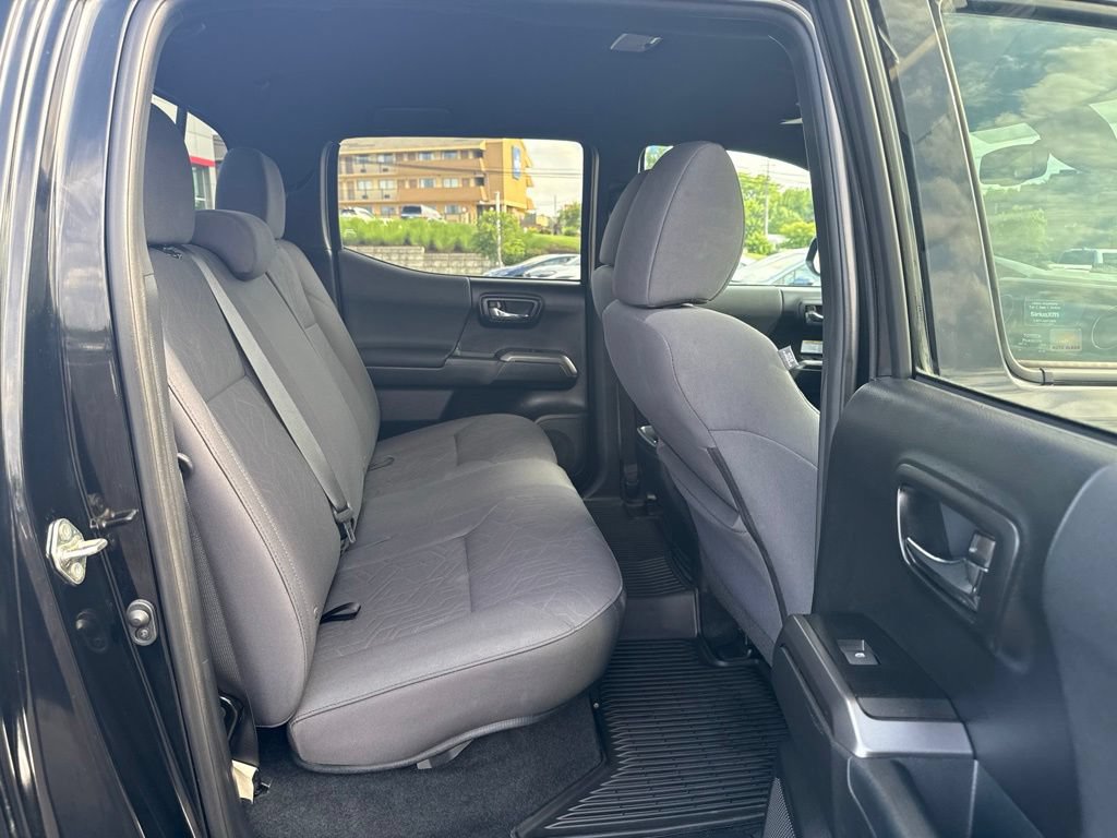 Used 2019 Toyota Tacoma TRD Off-Road w/ Technology Package AWD/4WD image 6