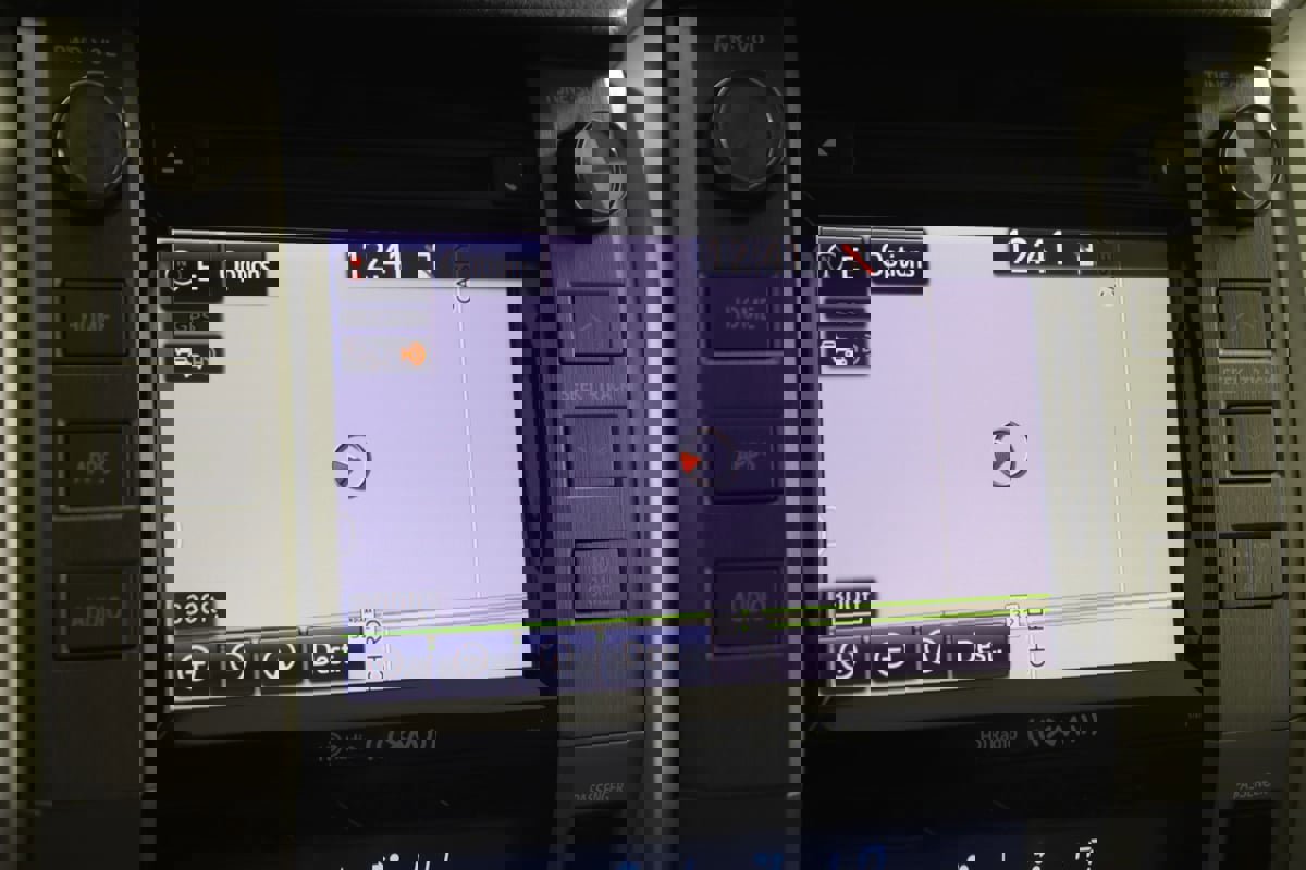 Used 2014 Toyota Tundra Limited w/ Limited Premium Package image 8