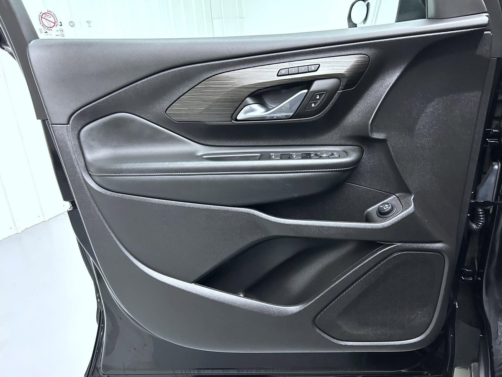 Used 2024 GMC Terrain SLT image 9