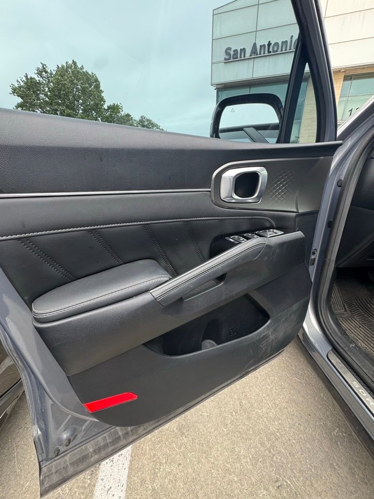 Used 2023 Kia Sorento SX AWD/4WD image 4