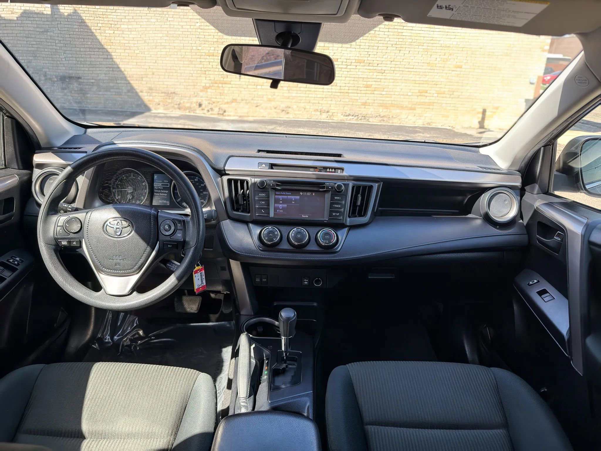 Used 2018 Toyota RAV4 LE image 10