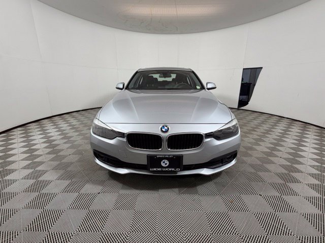 Used 2016 BMW 320i xDrive Sedan AWD/4WD image 2