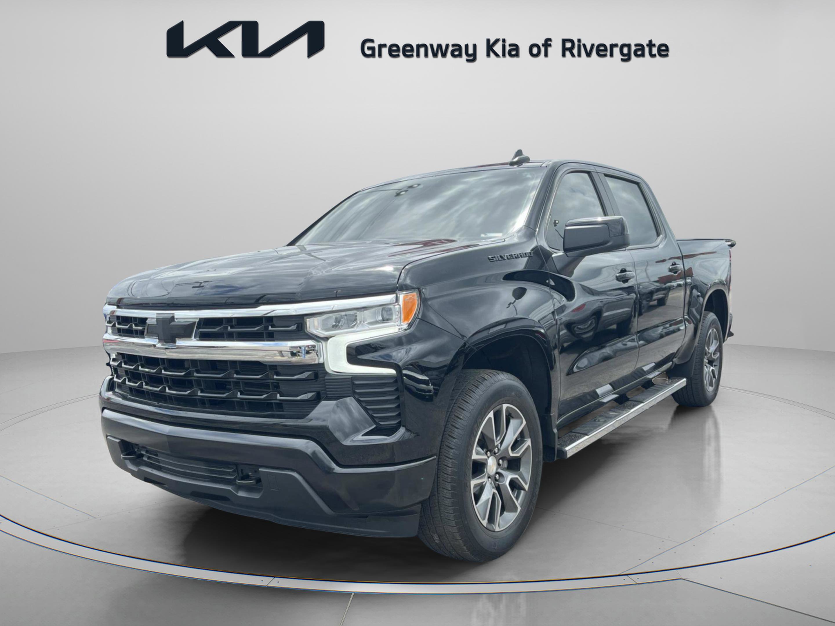 Used 2022 Chevrolet Silverado 1500 LT AWD/4WD image 3