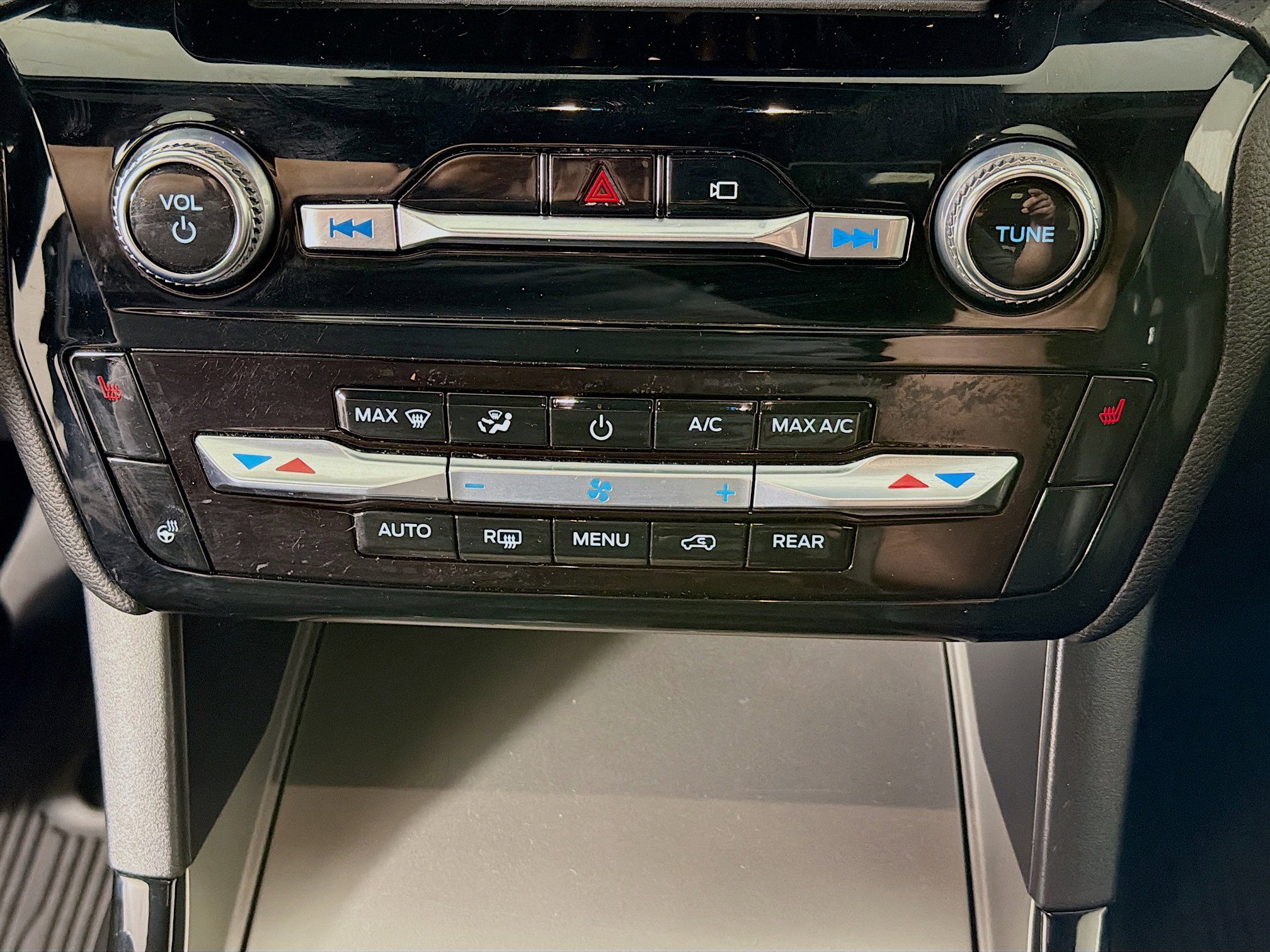 Used 2022 Ford Explorer ST-Line image 18