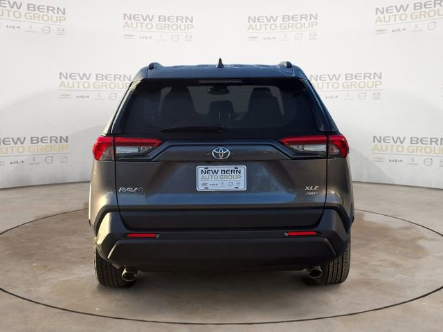 Used 2021 Toyota RAV4 XLE AWD/4WD image 4