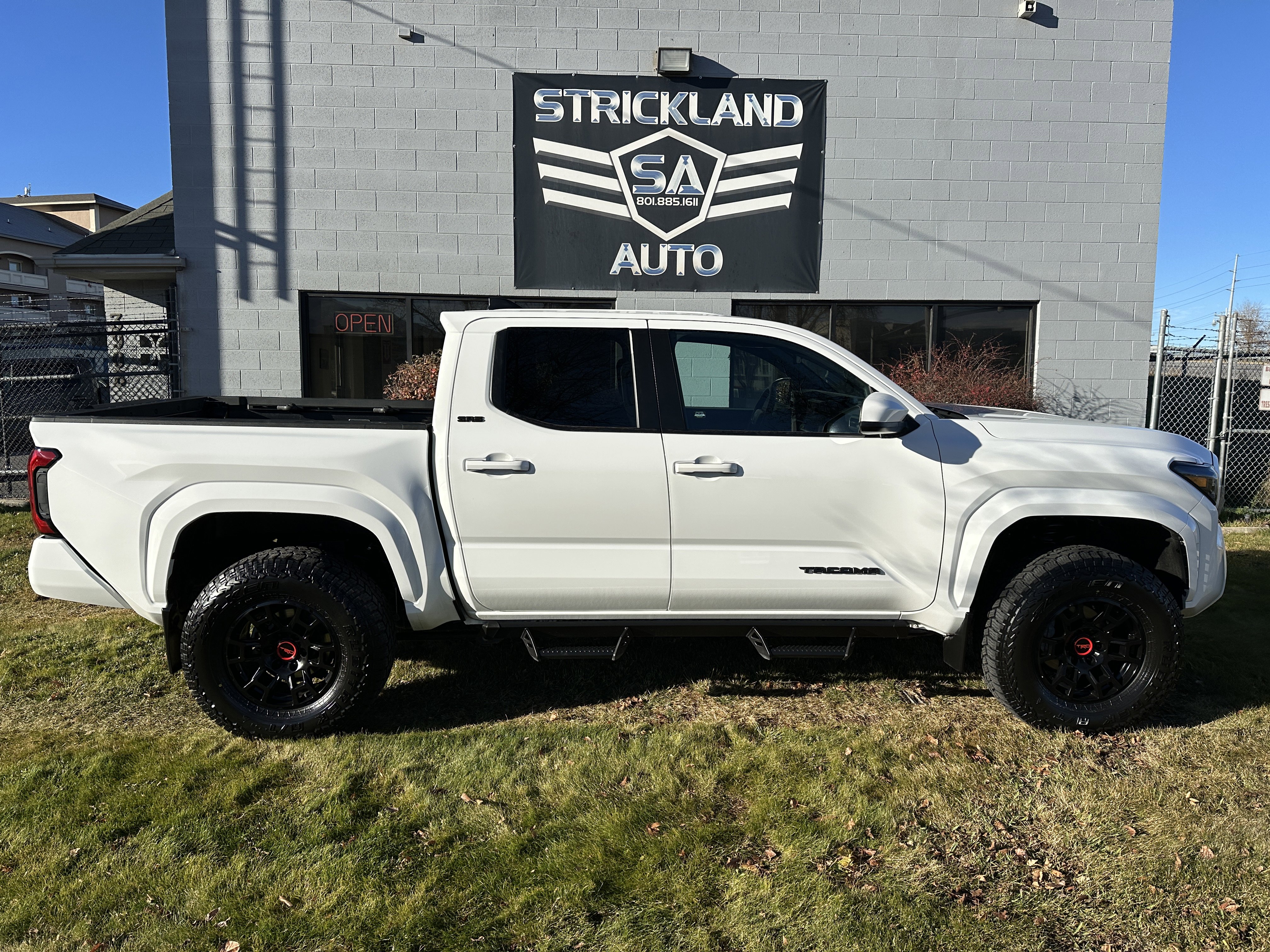 Used 2024 Toyota Tacoma SR5 image 5