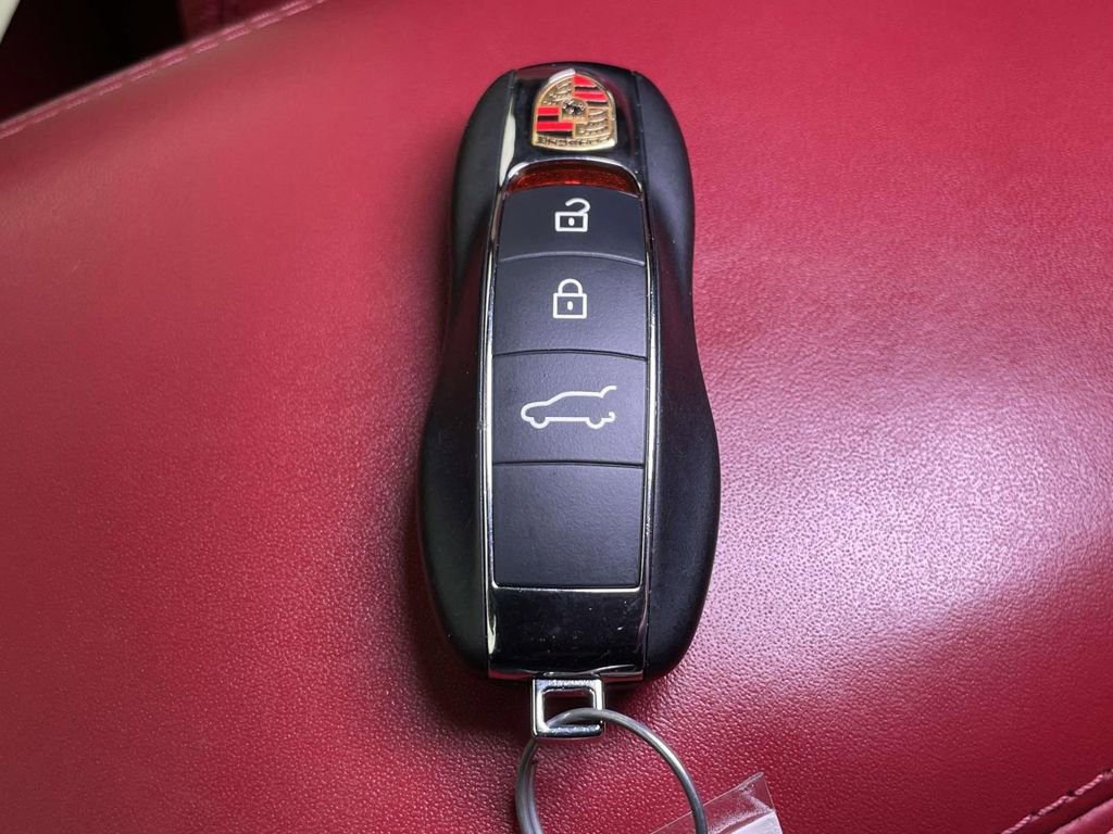 Used 2023 Porsche Macan image 45