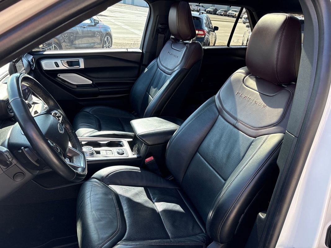 Used 2020 Ford Explorer Platinum w/ Premium Technology Package image 16
