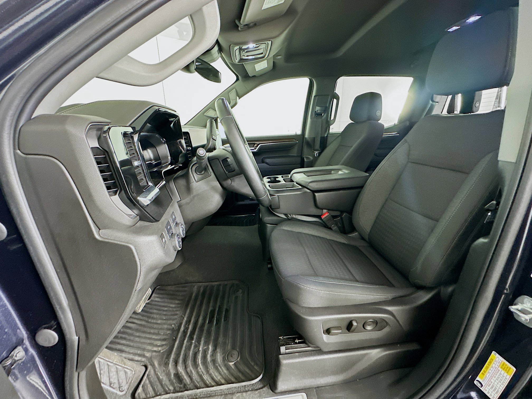Used 2023 Chevrolet Silverado 1500 LT AWD/4WD image 13