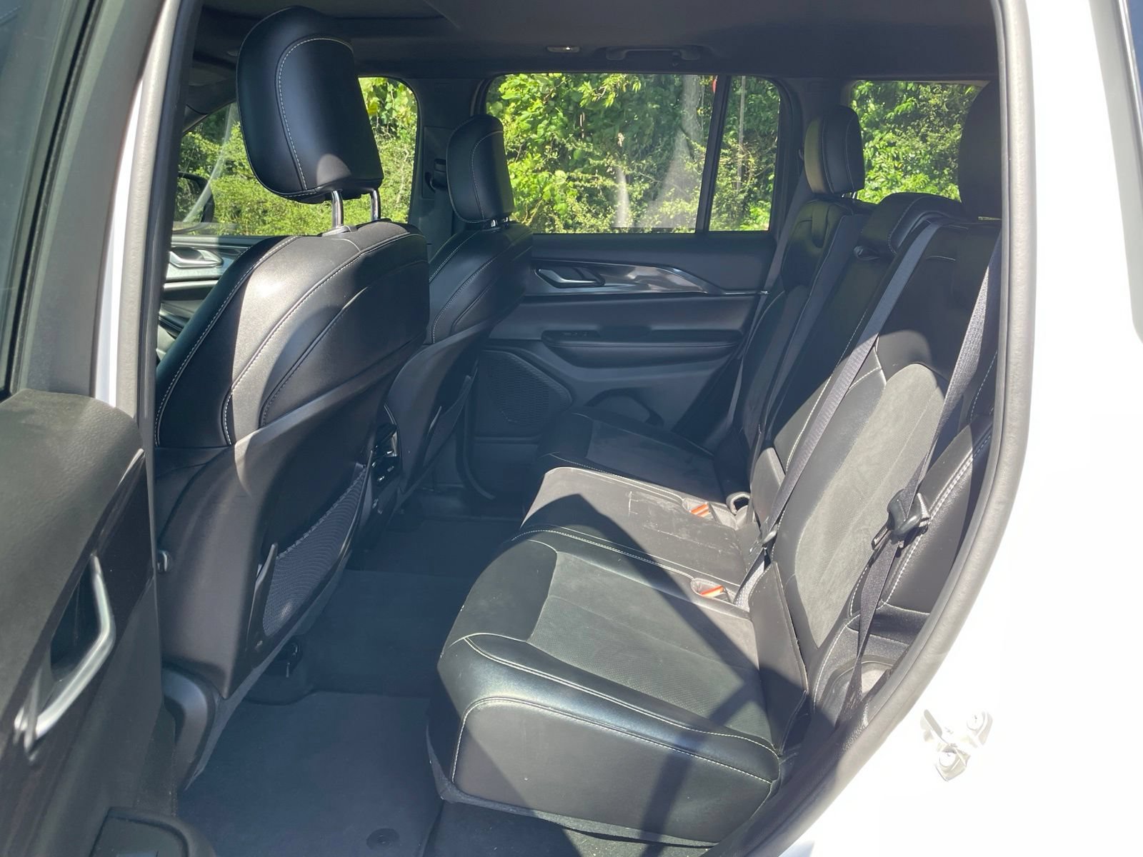 Used 2023 Jeep Grand Cherokee Altitude AWD/4WD image 34