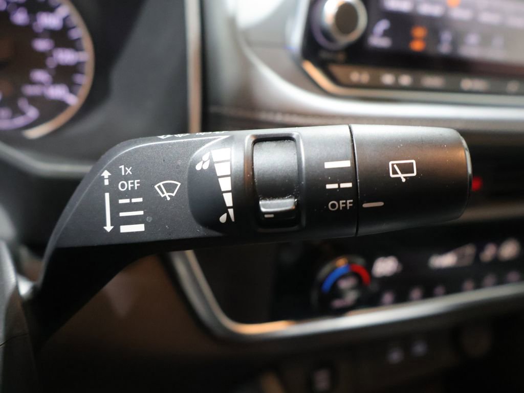 Used 2025 Nissan Rogue SV AWD/4WD image 39