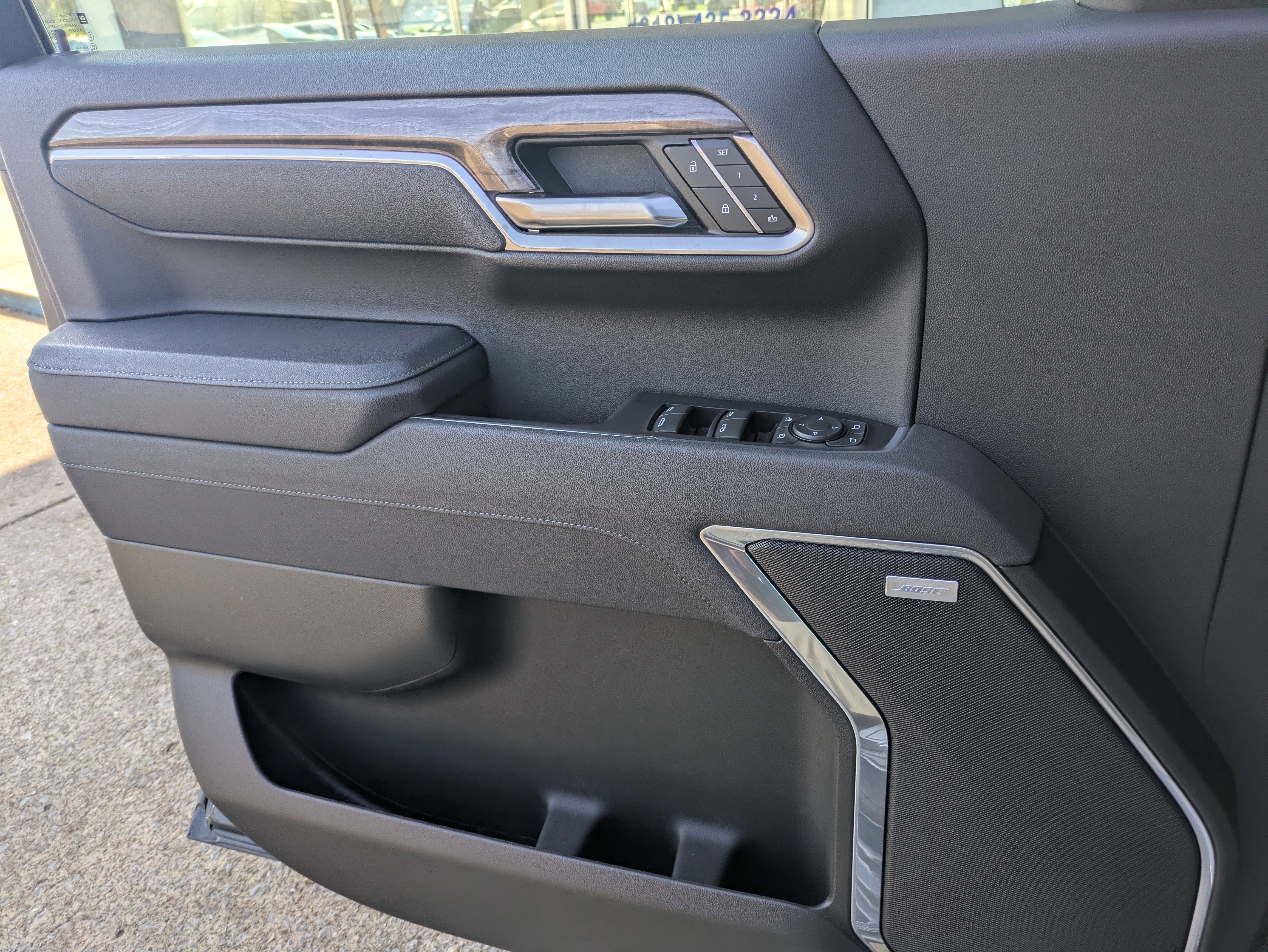 Used 2025 Chevrolet Silverado 1500 LTZ AWD/4WD image 31