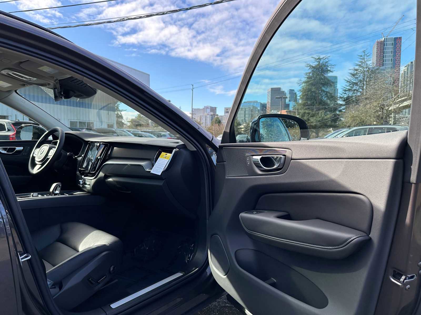 Used 2025 Volvo XC60 B5 Core w/ Protection Package Premier image 11