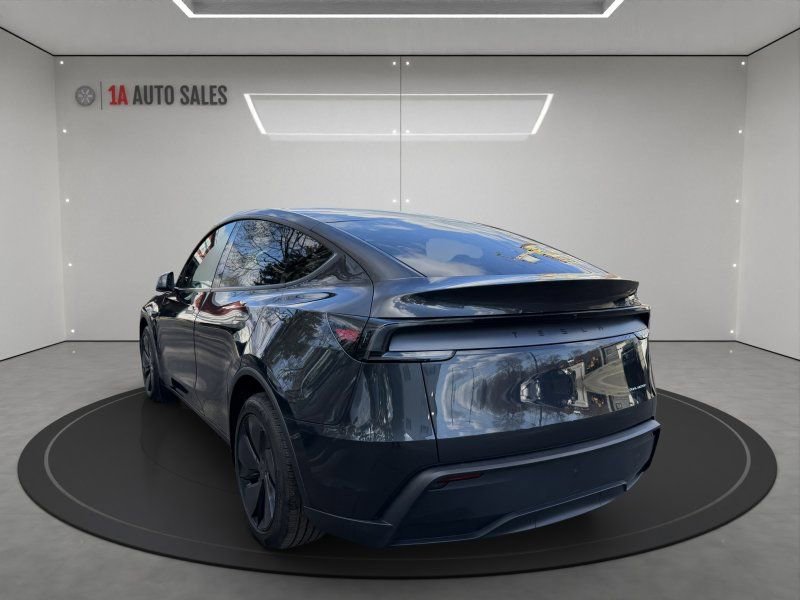 Used 2026 Tesla Model Y AWD image 3