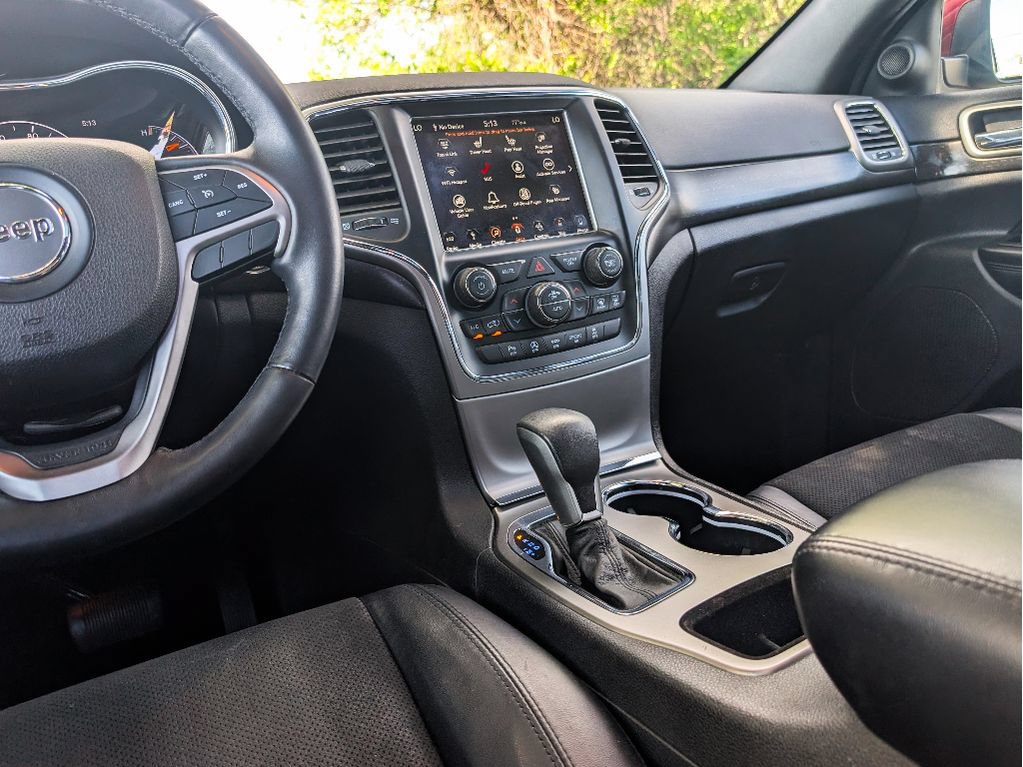 Used 2018 Jeep Grand Cherokee Altitude AWD/4WD image 24