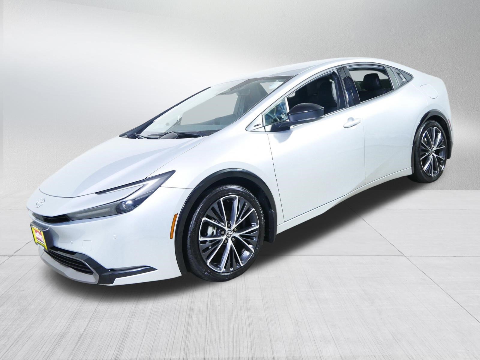 Used 2024 Toyota Prius XLE image 3