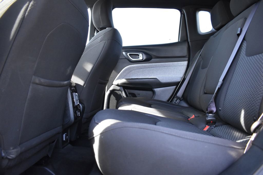 Used 2023 Jeep Compass Sport image 9