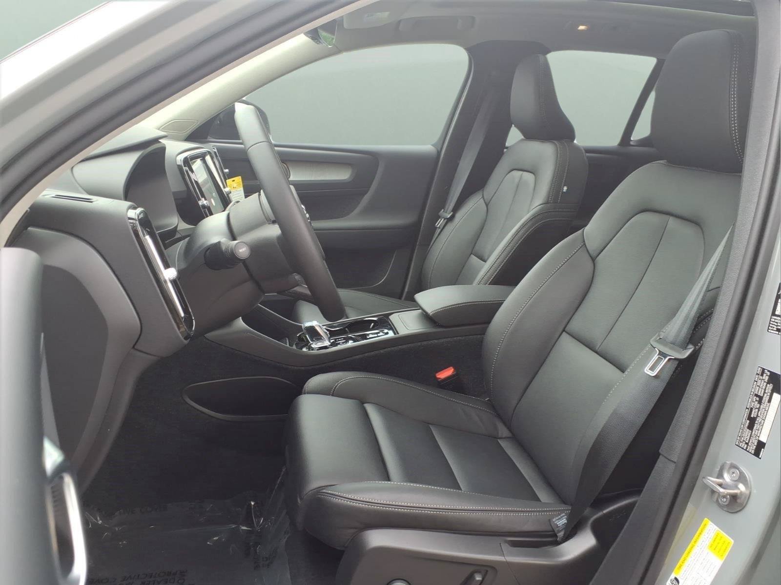 New 2026 Volvo XC40 B5 Plus w/ Climate Package AWD/4WD image 17